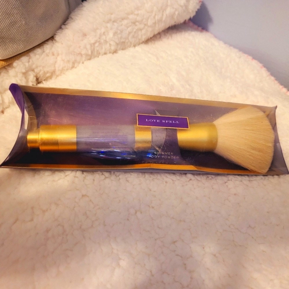 Victoria's secret "Love Spell" shimmer powder brush NWT